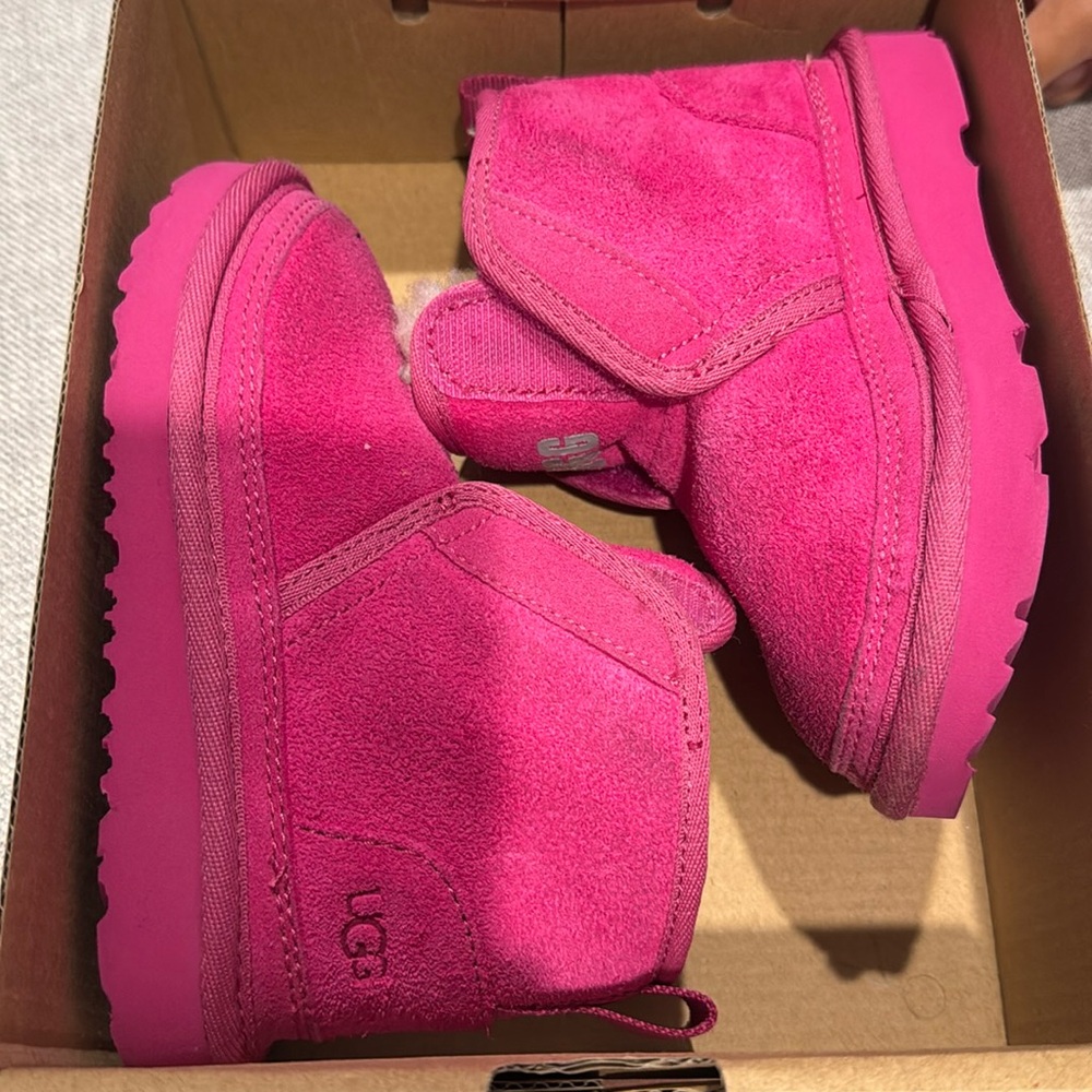 Hot pink used Ugg T Neumel ez-fit boots size 9